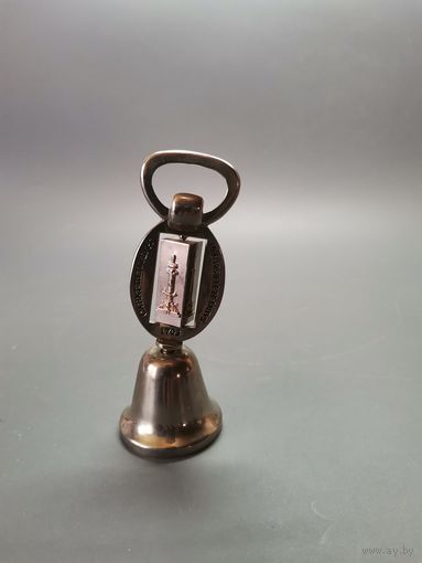 Сувенир (колокольчик, открывашка).
