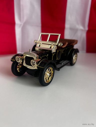 Модель винтажного автомобиля 1:32