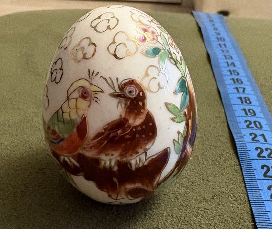 Фарфоровое яйцо . Расписное . Интересный сюжет