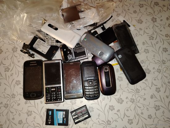 Мобильные телефоны 5шт.