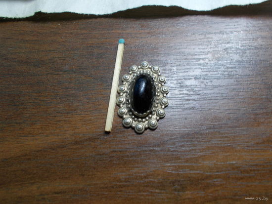 Старинная брошь