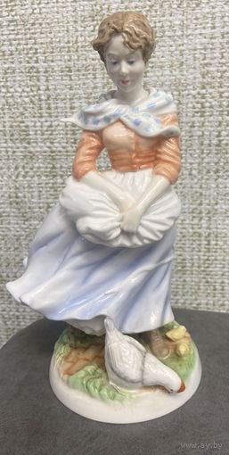 Статуэтка Royal Worcester Жена фермера, ограниченный тираж Англия. 1988 год. 2О см