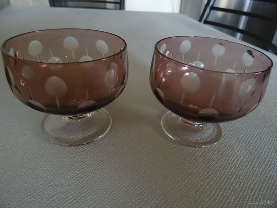 Рюмка на ножке, марганцевое стекло, серия " Горошек", винтаж, диаметр  6,5 см, высота 6 см, объем около 90мл до краев