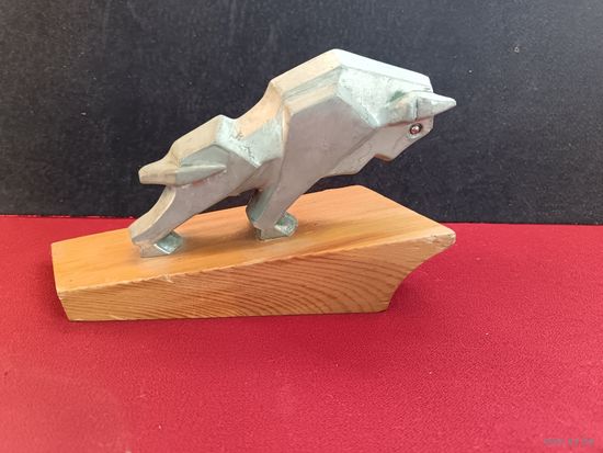 С рубля без мц. статуэтка "Зубр". 1.6кг. 22х13х7см.