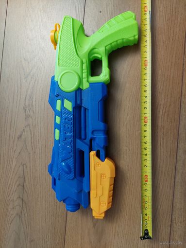Игрушечный водяной пистолет