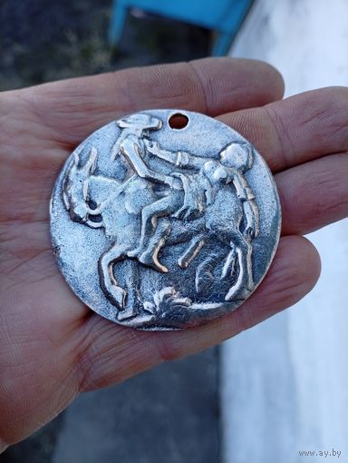 Редкая, бронзовый сплав "Медаль-жетон" эротический сюжет "похищение дамы"!