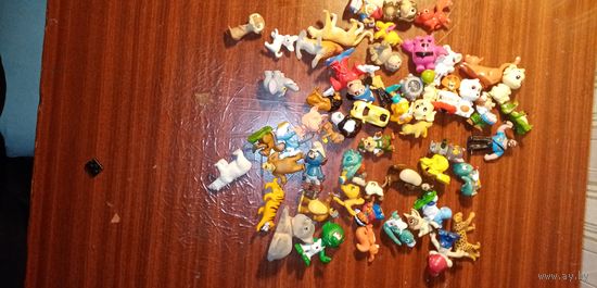 Игрушки киндэр одним лотом 54 шт