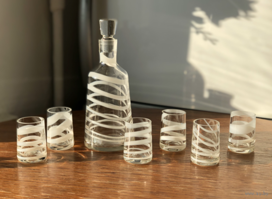 Графин и рюмки цветное стекло Неман винтаж