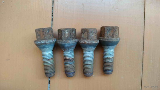 Болт колесный Renault