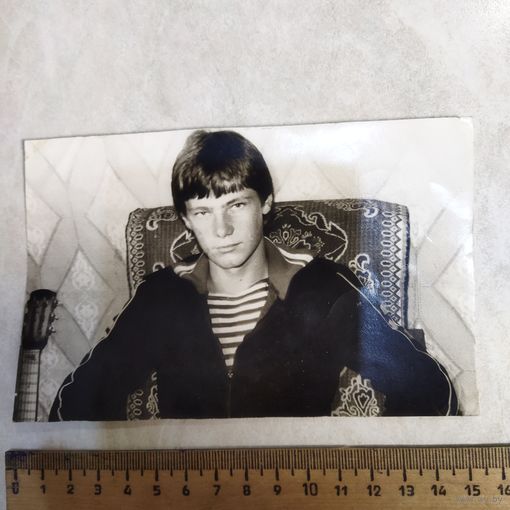 Фотография. История СССР в лицах. Молодое дарование. Гитара с боку.