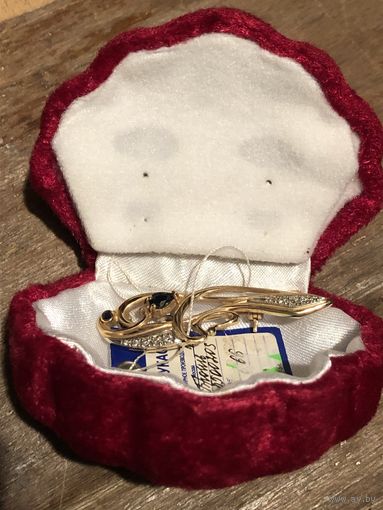 Брошь золотая с бриллиантами и сапфирами новая