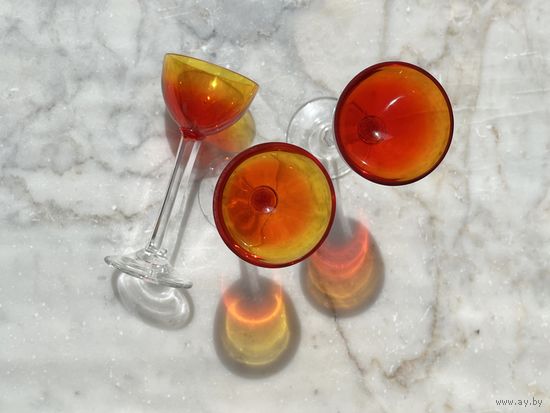 Селеновые рюмки винтаж 10 х 4,5см цветное стекло