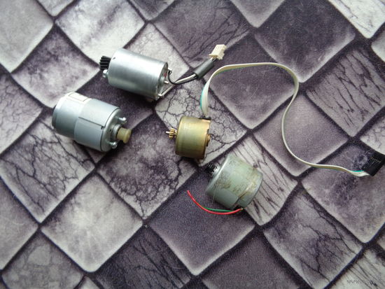 4 моторчика одним лотом