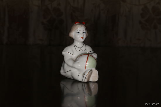 Фарфоровая статуэтка "Девочка с мячем (Таня)" ЗХК