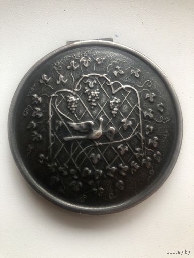 Пудреница виноградная лоза, птица, с зеркалом СССР. Винтажная.