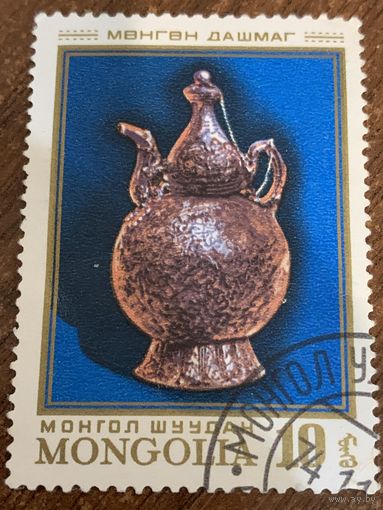 Монголия 1974. Старинный кувшин. Марка из серии