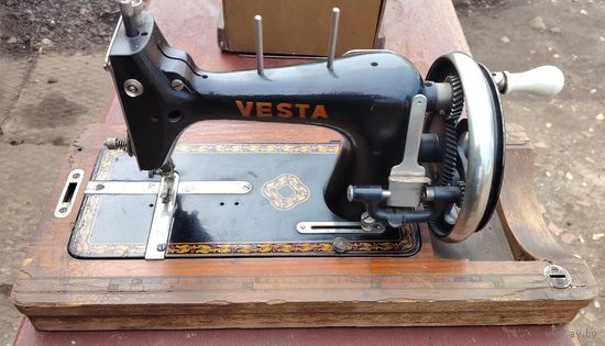 Антикварная швейная машинка Vesta (Германия)