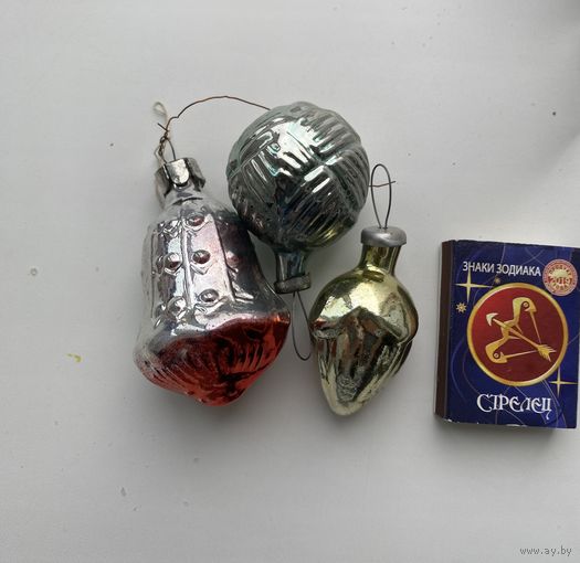 Лот елочных игрушек.