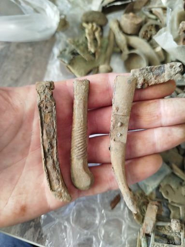 Три рукояти старинных царских ножика,и одна накладка,с рубля