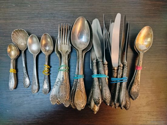 Набор столовых мельхиоровых приборов , клеймо МНЦЦ ЗИШ времен СССР качество .