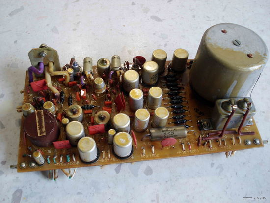 Плата с радиодеталями советских времен