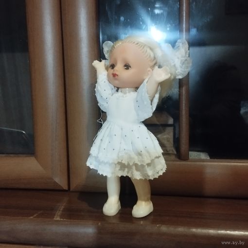 Кукла с рисоваными глазами