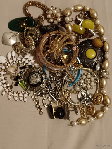 Лот бижутерии