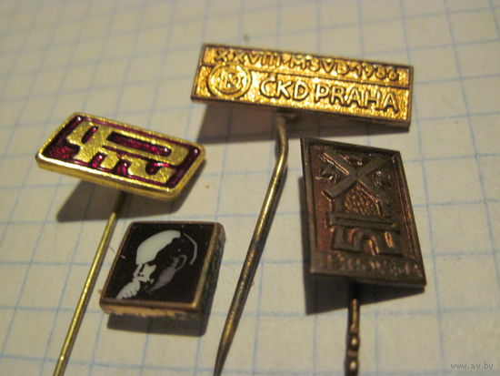 4 значка/40 с рубля!