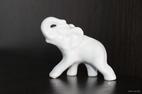 Фарфоровая статуэтка "Слоненок".