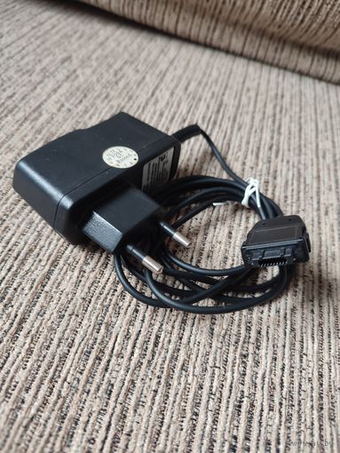 Зарядное устройство для мобильного телефона