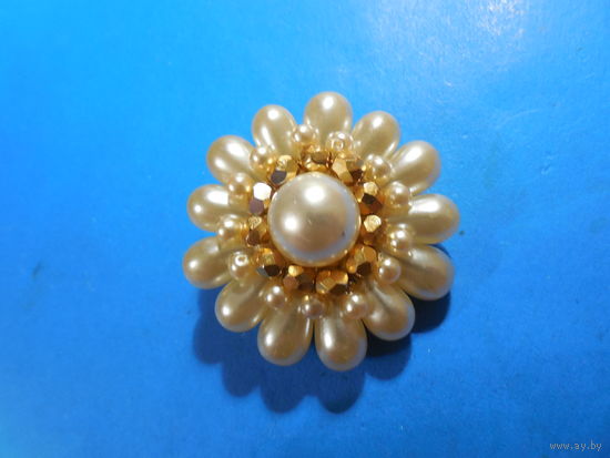 Старая брошь.