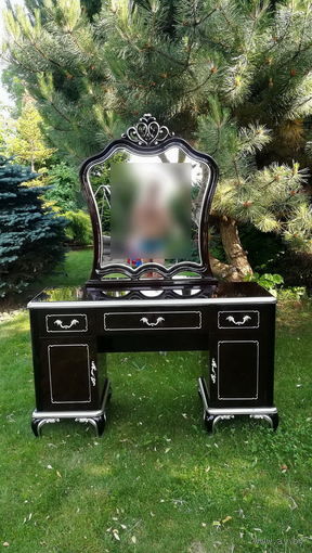 Туалетный Столик с Зеркалом в Неоклассическом Стиле, Европа.