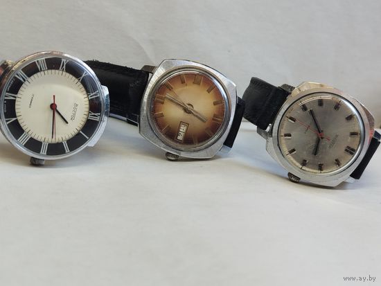 Тройка не частых часов "Восток" на ходу !