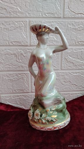 КОЛЛЕКЦИОННАЯ ФАРФОРОВАЯ СТАТУЭТКА БАРЫШНЯ В ШЛЯПКЕ АВТОРСКАЯ РАБОТА КФЗ ОРИГИНАЛ  .  Распродажа Коллекции !!! . Экспресс  Аукцион не с рубля без МПЦ и прочего 3 ДНЯ  .Много лотов в продаже .