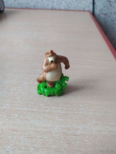 Игрушка Киндер из серии " Маша и медведь".