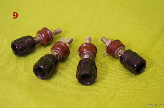 Клеммы гнезда приборные 9,10,11,12 (СССР) цена указана за 4 шт. Для зарядных устройств, блоков питания