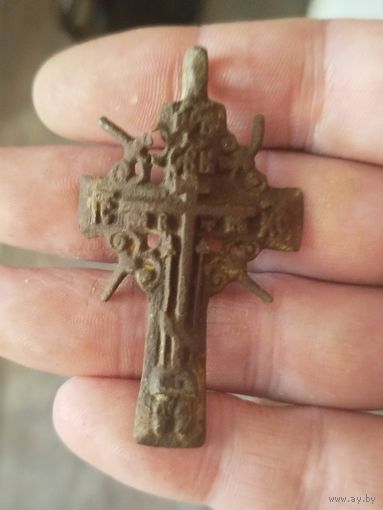 Крупный штурвал,под реставрацию