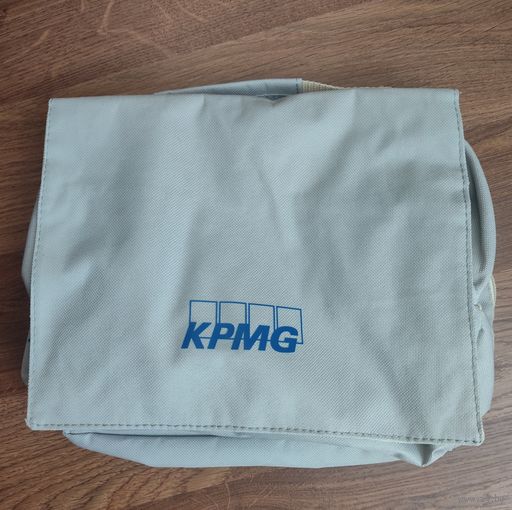 ОТЛИЧНАЯ СУМОЧКА ДЛЯ ПУТЕШЕСТВЕННИКОВ И НЕ ТОЛЬКО. НЕСКОЛЬКО ОТДЕЛЕНИЙ ДЛЯ РАЗЛИЧНЫХ ВЕЩИЦ. НЕ ИСПОЛЬЗОВАЛАСЬ!