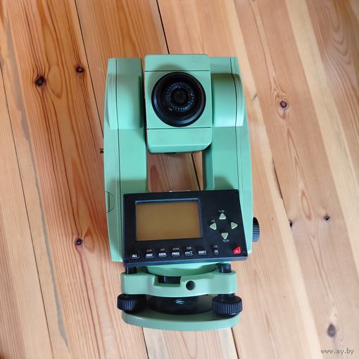 Теодолит-тахеометр Тах Leica TCR307