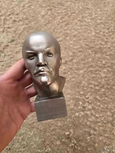 Бюст В. И. Ленина