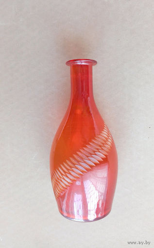 Ваза цветное красное стекло или графин.