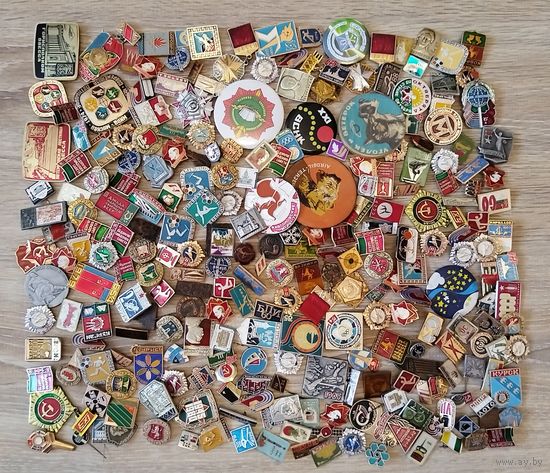 Значки одним лотом. С рубля, без минимальной цены.