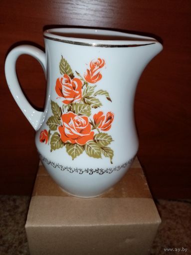 Кувшин фарфоровый сливочник молочник. СССР. Рига.