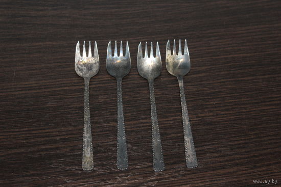 Набор мельхиоровых вилочек из 4-х шт, из СССР, клеймо МНЦ-1р 90к.