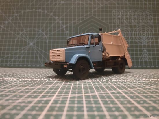Масштабная модель ЗИЛ-4333 КО-450 Масштаб 1/43