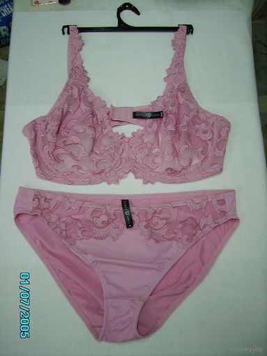Комплект : бюстгальтер 100D (24DD) и трусики 24