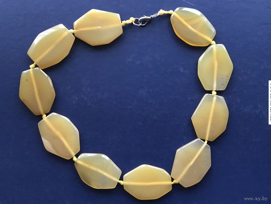 Бусы из камня