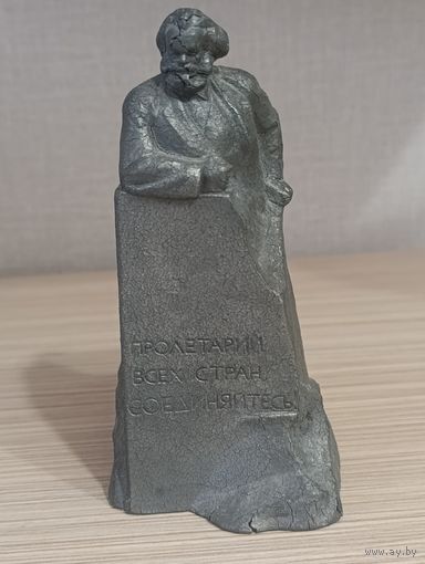 Статуэтка Карл Маркс