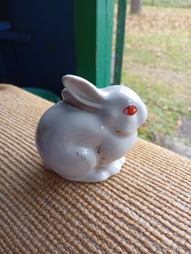 Статуэтка заяц