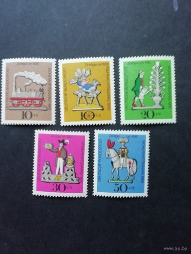 ФРГ 1969 Серия из пяти марок "Благотворительный выпуск. Детские оловянные игрушки" (чистые**) Мi: 604-607, 610 каталог 2.50 евро